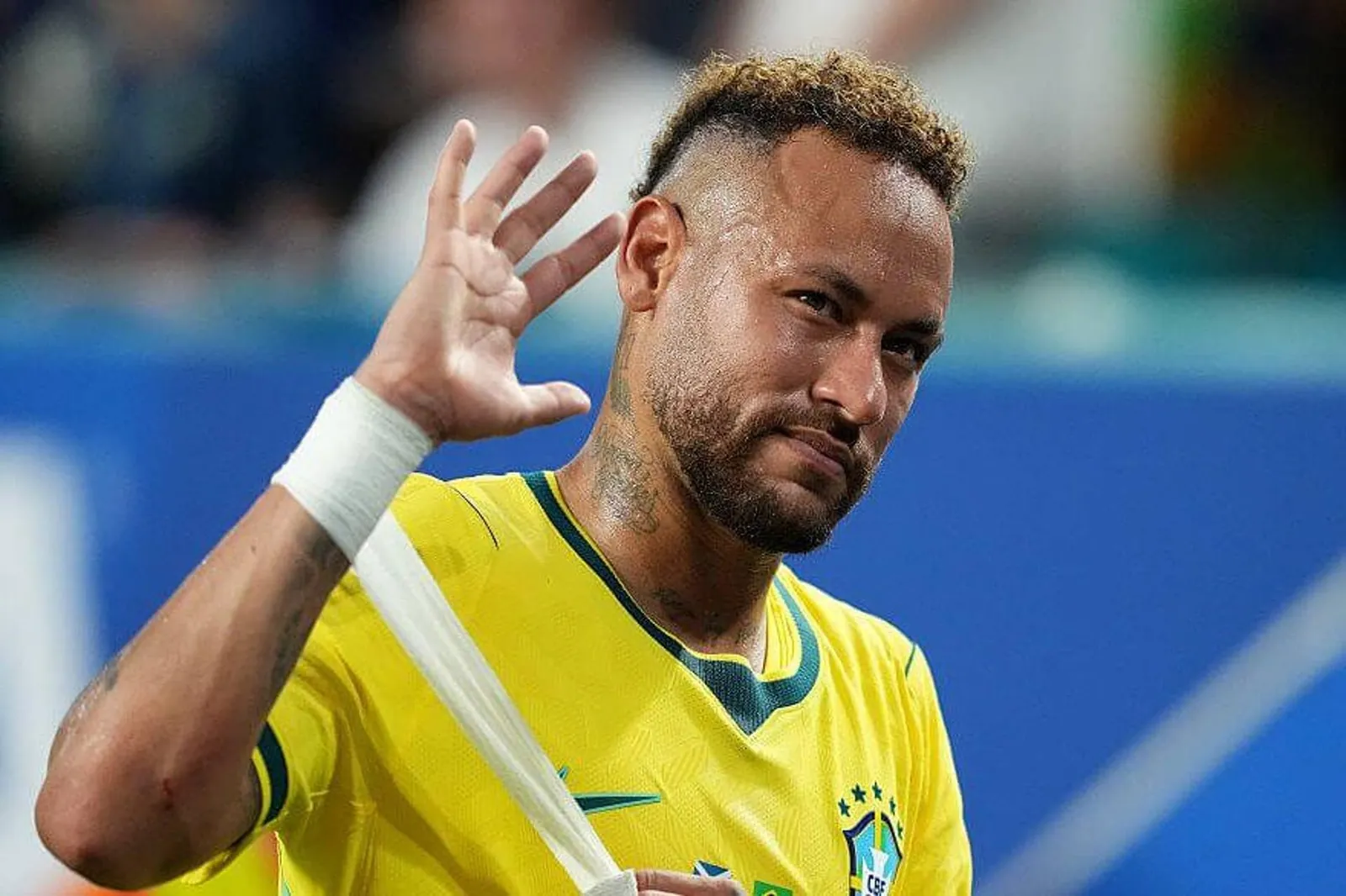 Neymar waves to Brazil fans after the game against Scotland in Miami