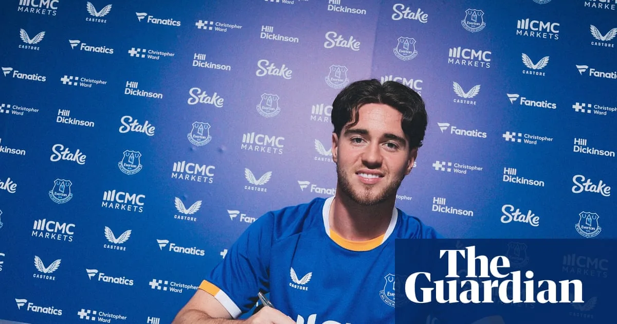 Everton sign midfielder Hackney from Middlesbrough