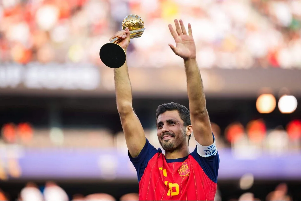 Barcelona keen on Rodri as Real Madrid talks with Manchester City star stall