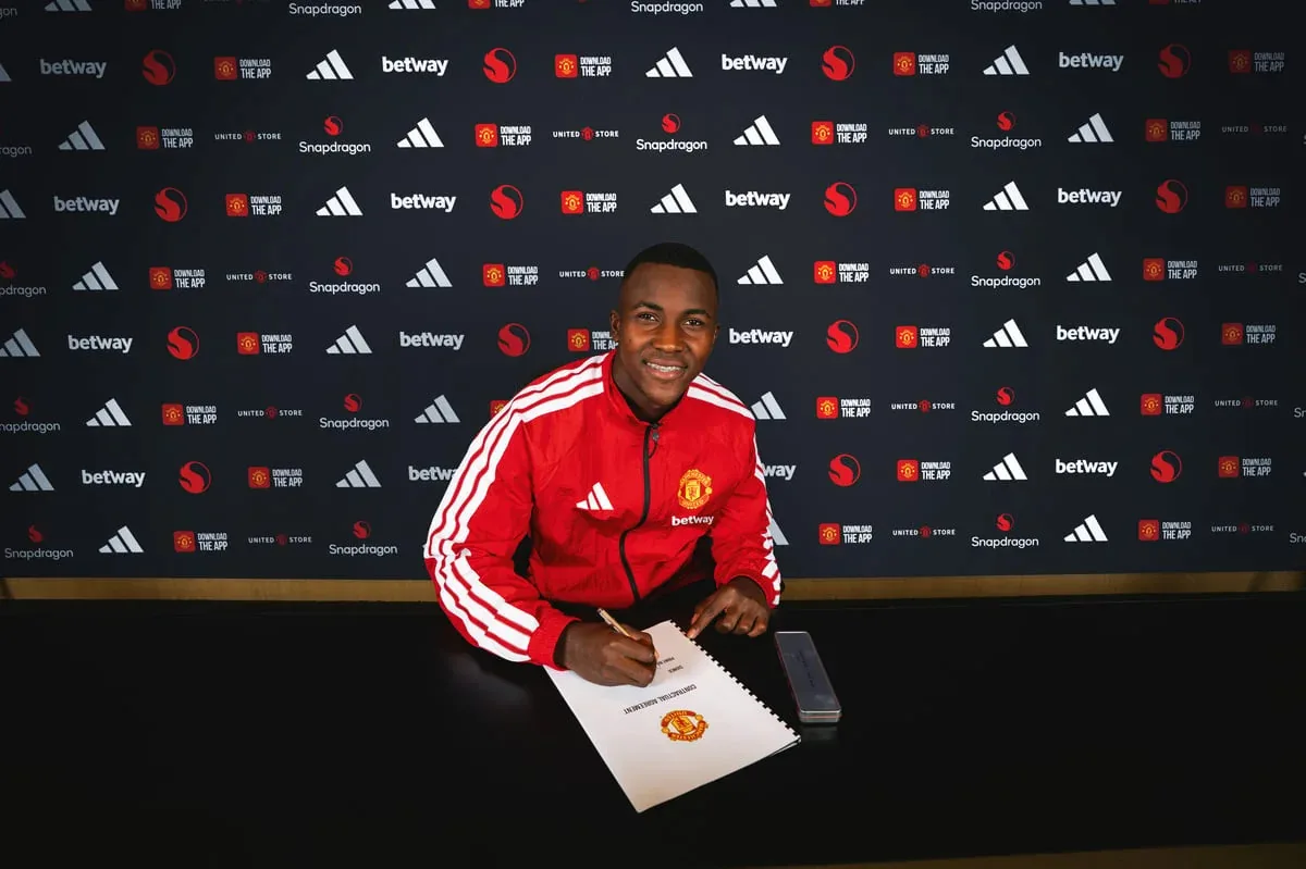 Man United Turn an Eye Toward the Future With Latest Midfield Signing - Sports Illustrated