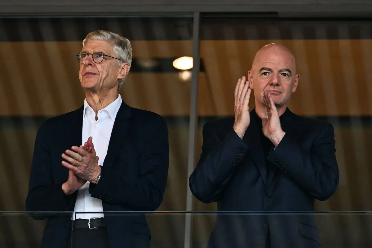 Arsene Wenger (L) and FIFA President Gianni Infantino